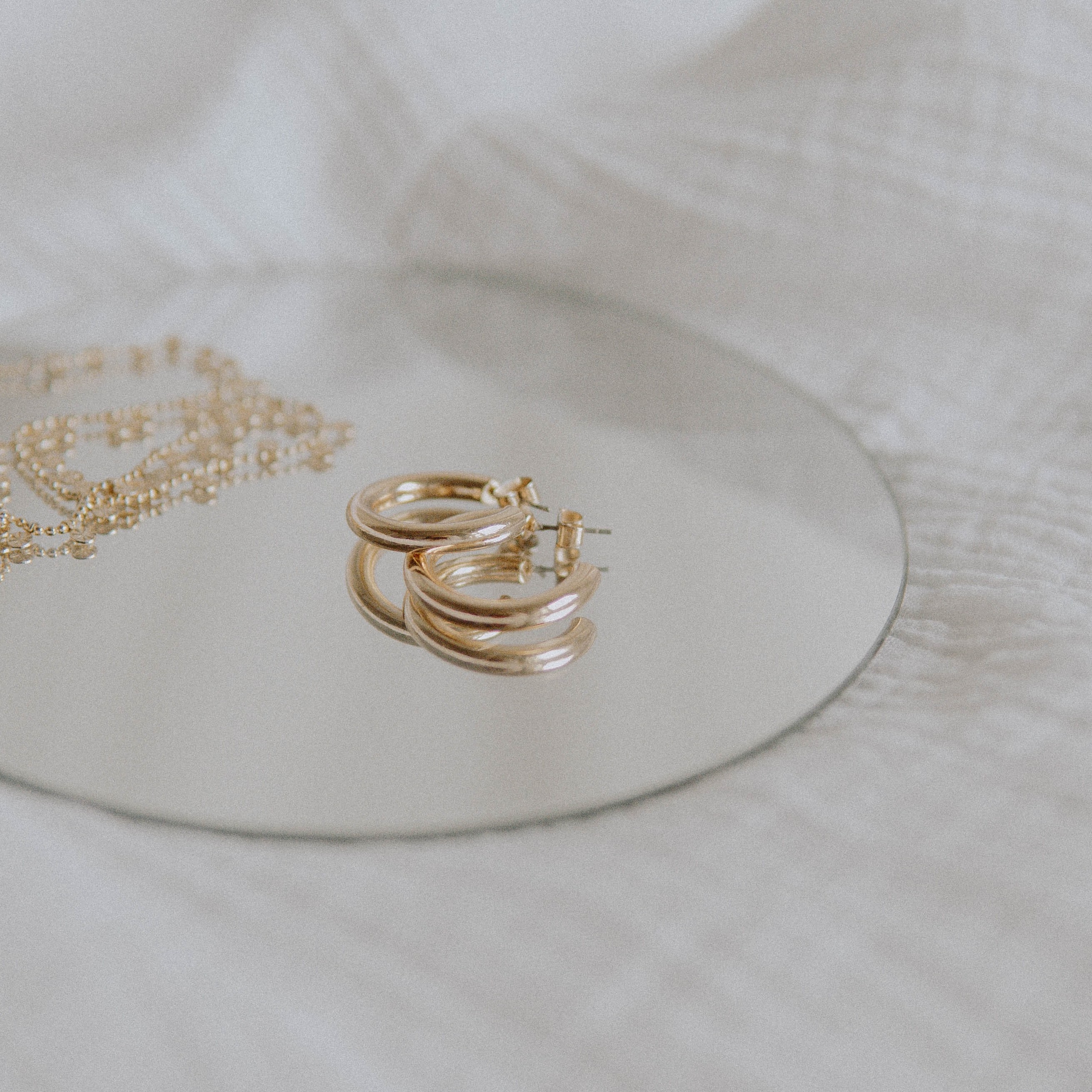 Gold round earrings