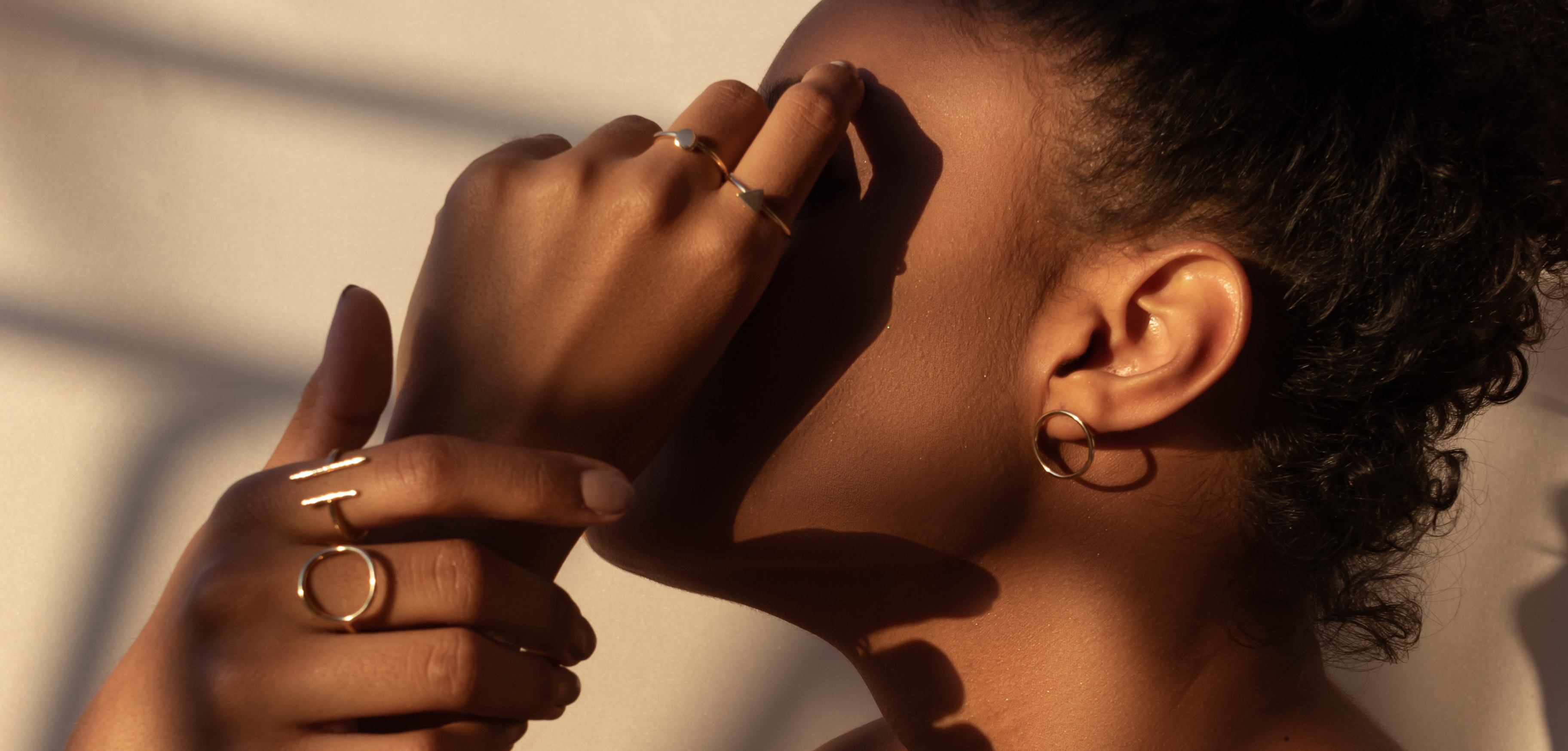 picture of a model wearing daisy pepper jewelry