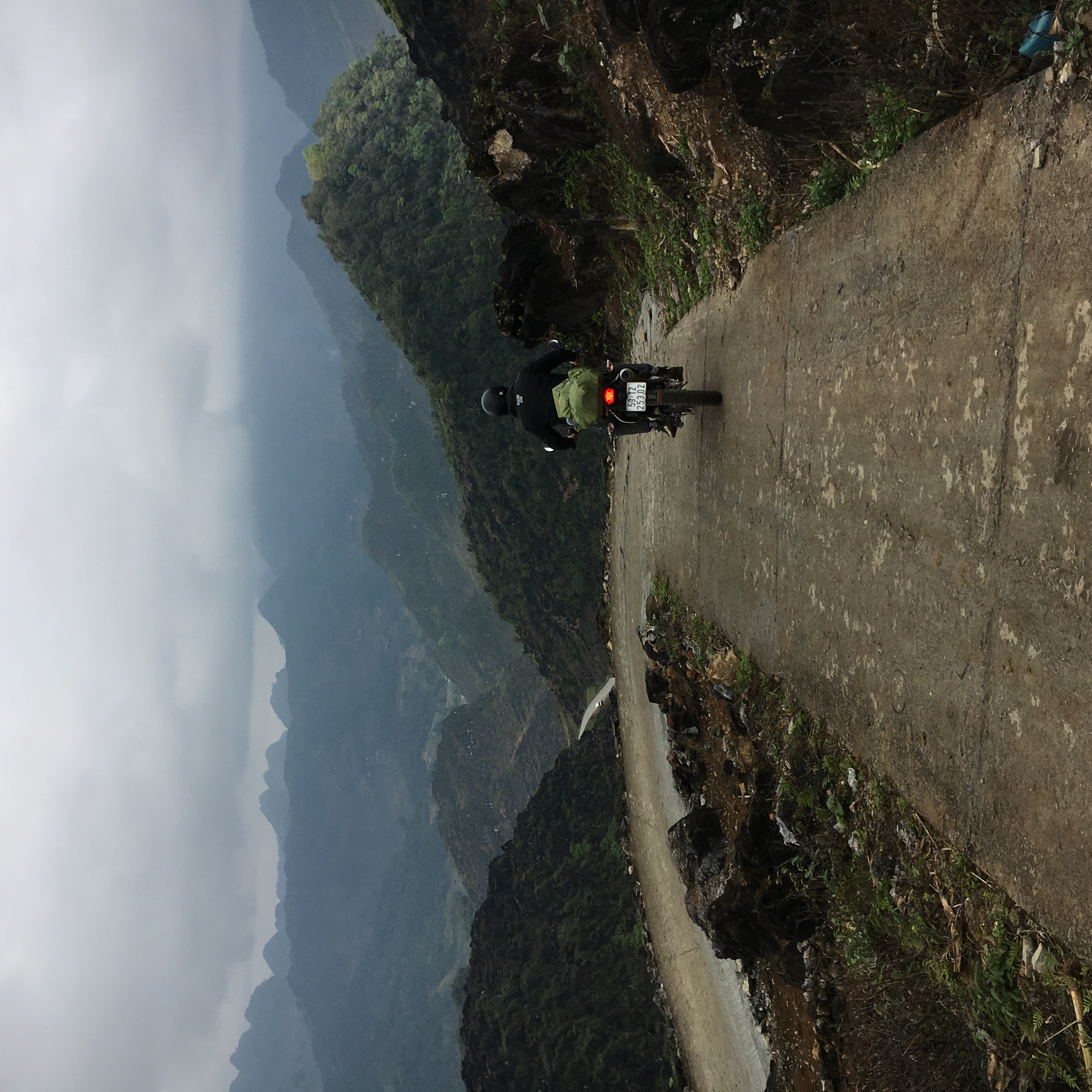 picture of road in Ha Giang